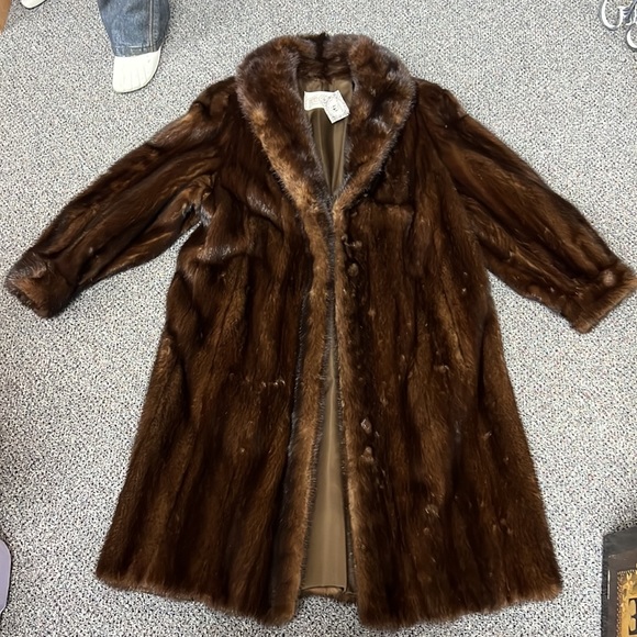 TIM O’BRIEN | PALM SPRINGS FURRIER fur coat - Picture 7 of 10